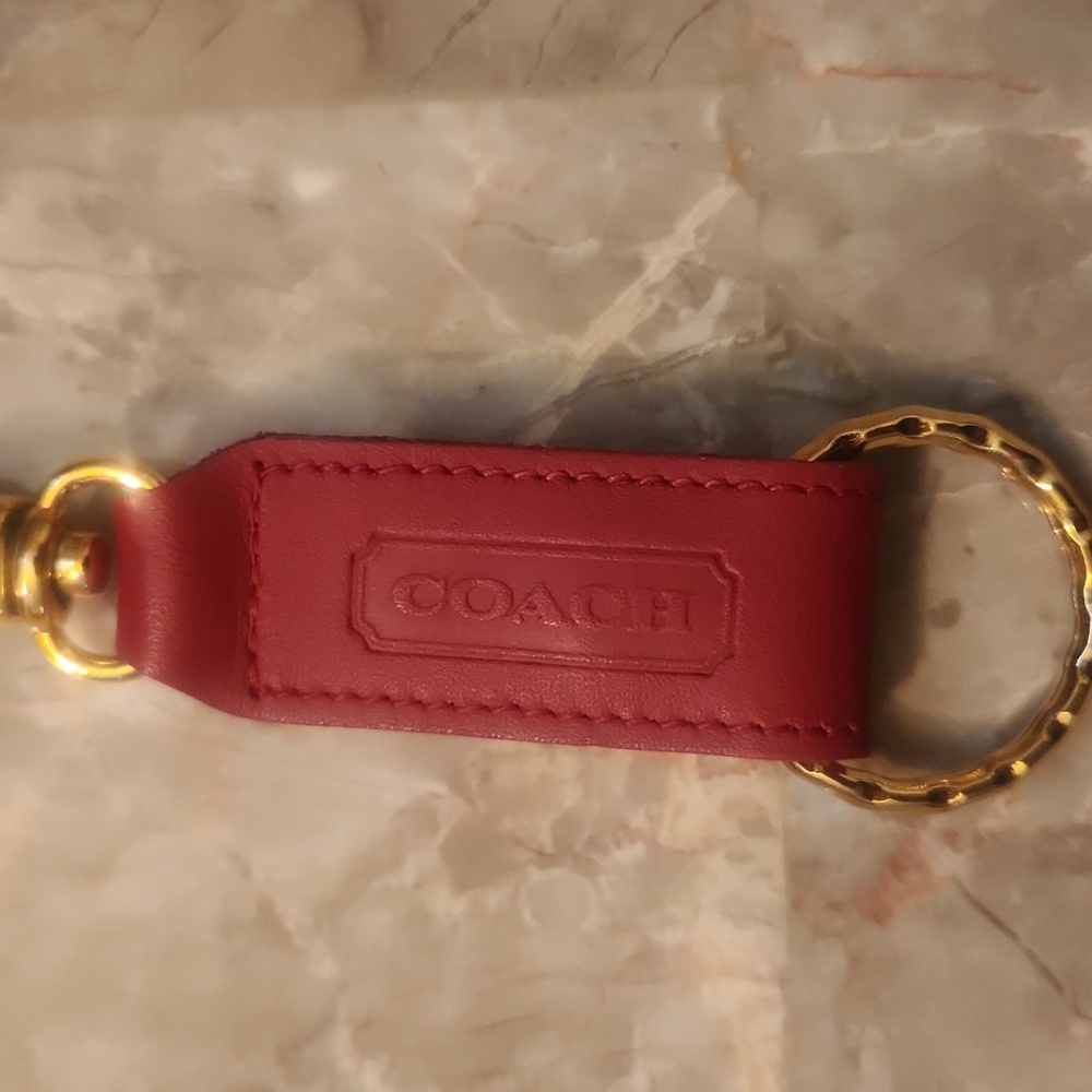 Coach Vintage Elegant Red Shoulder Bag & Keychain - Picture 3 of 12